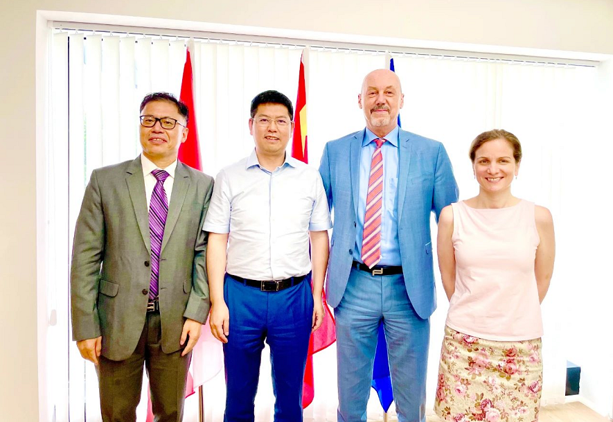 The new Consul General of Austria in Shanghai met with Chairman Chen Bin 