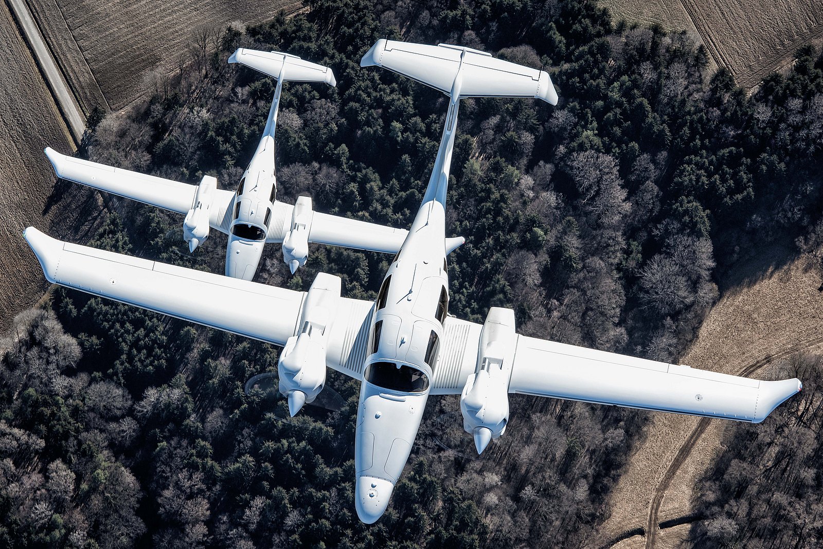 Diamond Aircraft and QinetiQ sign purchase agreement for 2 DA62 MPPs