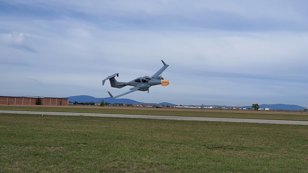 Flycom Technologies takes delivery of its second DA42 MPP GeoStar